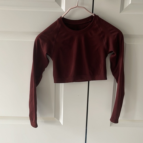 Alphalete STRATUS LONG SLEEVE CROP Sangria - Picture 3 of 7